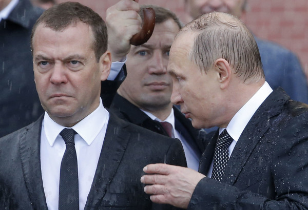 DMITRI MEDVEDEV ACCUSE NIKOL PACHINIAN DE « SATANISME » ET PRÉDIT QUE L’ARMÉNIE N’ENTRERA JAMAIS DANS L’UNION EUROPÉENNE