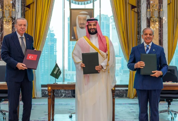 PREMIÈRE RÉUNION DU PACTE DE LA MECQUE À ISTANBUL