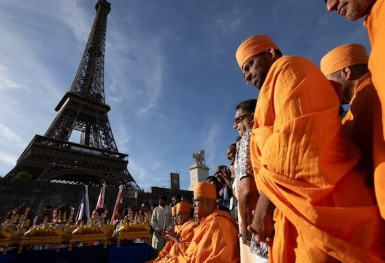 VU DE BAKOU : LA TOUR EIFFEL FERMÉE APRÈS UNE CONTROVERSE CONCERNANT LE PERSONNEL FÉMININ LORS DE LA VISITE D’UNE DÉLÉGATION HINDOUE