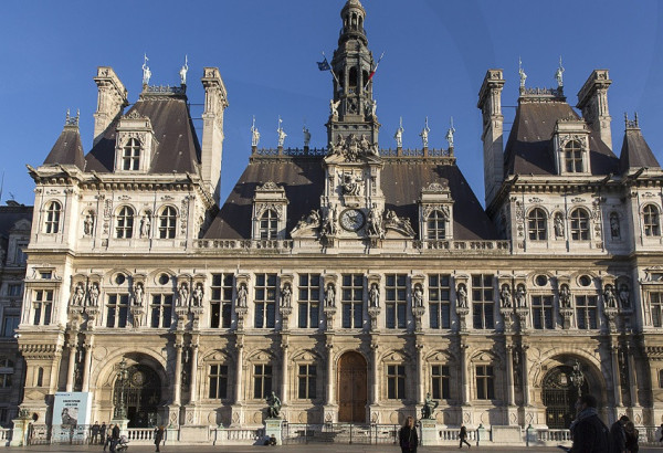VU DE BAKOU : DU PARISIANISME MONDAIN ABSURDE