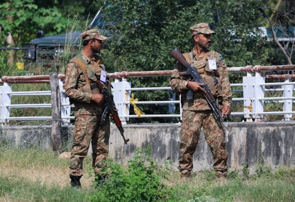 LES FORCES PAKISTANAISES TUENT QUATRE ACTIVISTES LORS D’UNE OPÉRATION ANTITERRORISTE À PESHAWAR