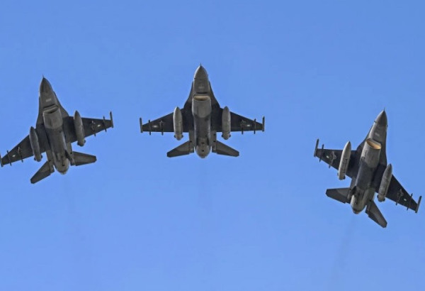 LA COALITION DIRIGÉE PAR L’ARABIE SAOUDITE LANCE DES FRAPPES AÉRIENNES SUR AL-HUDAYDAH, AU YÉMEN