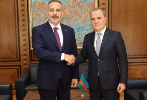 VIE DIPLOMATIQUE : L’AZERBAÏDJAN ET LA TURQUIE DISCUTENT D’UNE VOIE POUR APAISER LA CRISE AU MOYEN-ORIENT