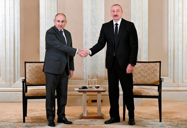 PACHINIAN EXPRIME SA RECONNAISSANCE À ILHAM ALIYEV