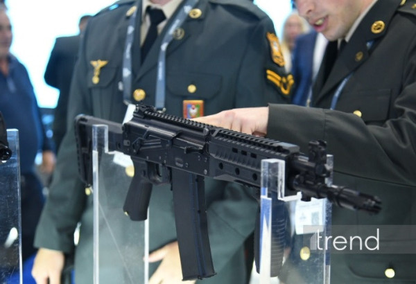 LE RUSSE KALACHNIKOV DÉVOILE DE NOUVEAUX FUSILS AK À L’ADEX-2026