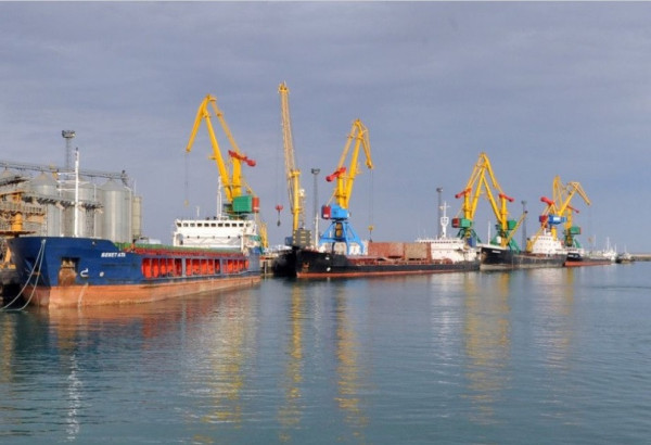LE PORT D’AKTAU LANCE DES TRAVAUX DE DRAGAGE POUR ACCROÎTRE LA CAPACITÉ DE TRANSPORT DE MARCHANDISES DU CORRIDOR MÉDIAN
