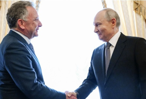 AU KREMLIN, ON AFFIRME QUE LA GUERRE APPROCHE DE SON TERME