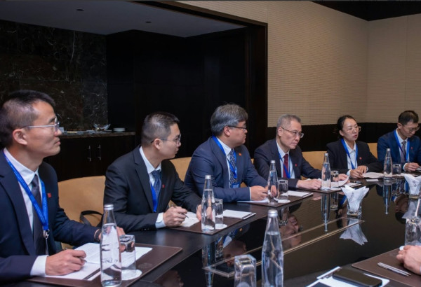 L’AZERBAÏDJAN ENVISAGE DES PROJETS D’ÉNERGIE VERTE DE 300 MW AVEC UNE ENTREPRISE CHINOISE